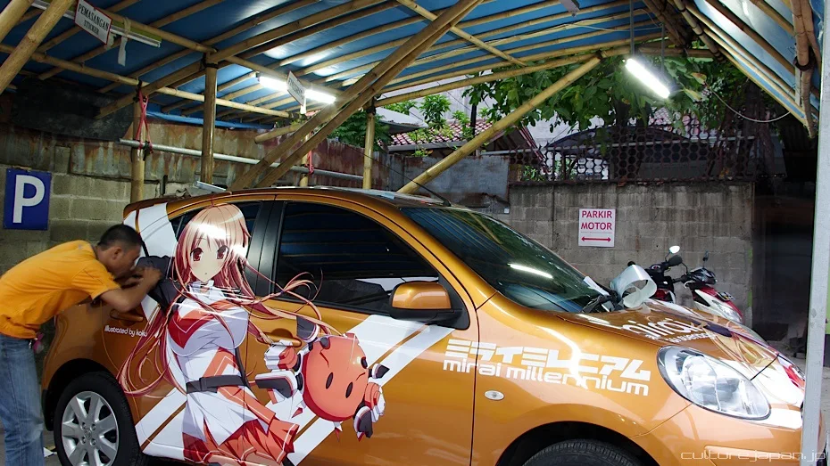 Mirai Millennium itasha, right side (7868706882)