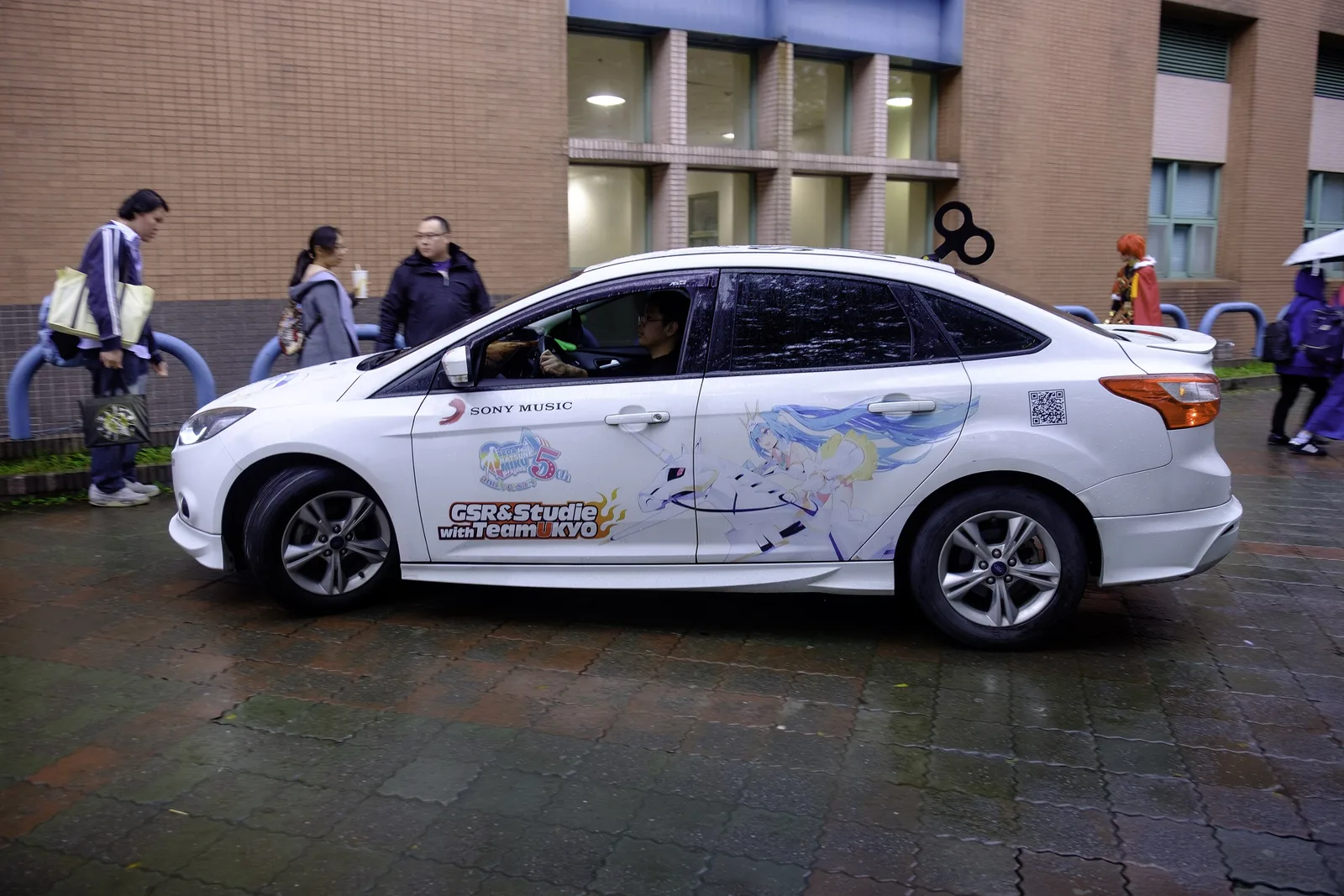 SEGA feat. HATSUNE MIKU Project itasha leaving, left side 20181209b