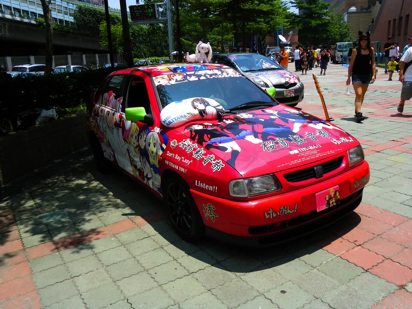 Puella Magi Madoka Magica x K-On! itasha right side at FF18 20110731a