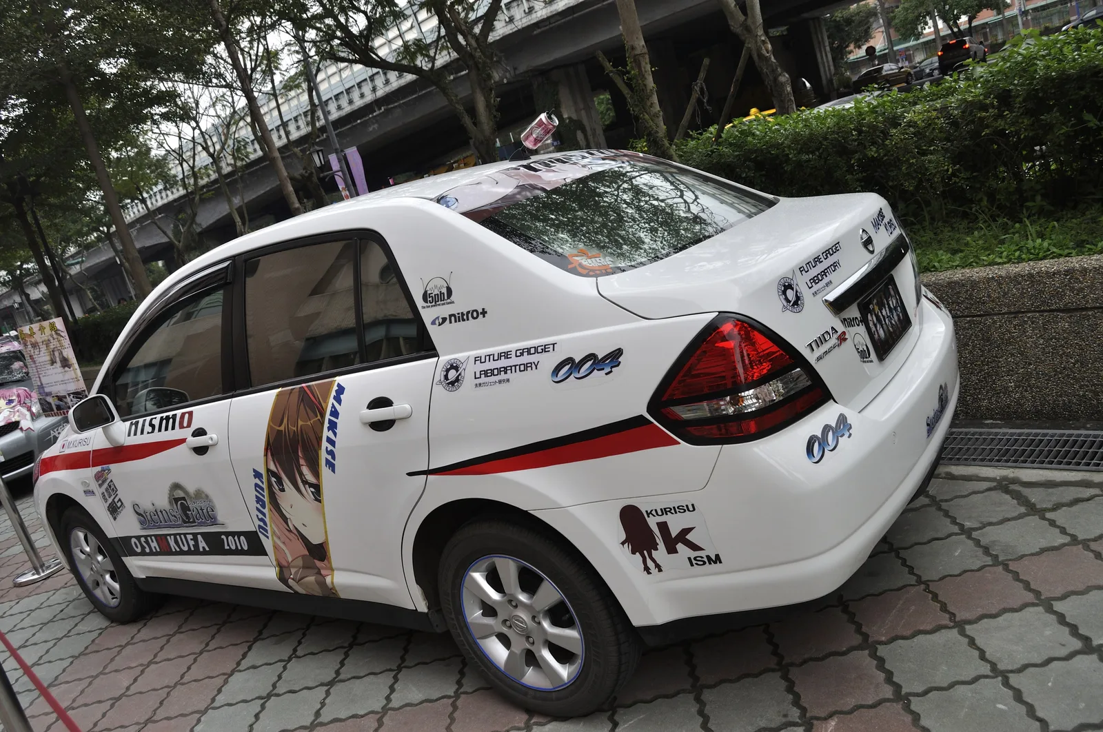 Kurisu Makise itasha, left side 20111217