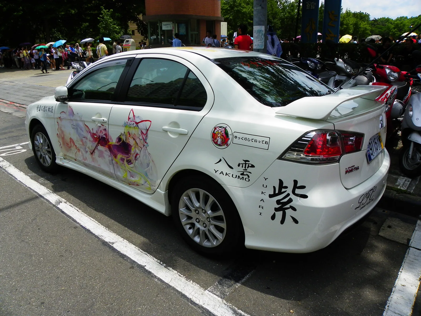 Yukari Yakumo itasha 9115-YM left side 20110813a