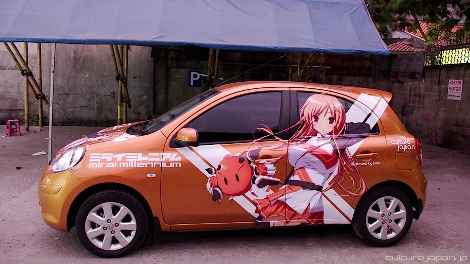 Mirai Millennium itasha, left side (7868707802)
