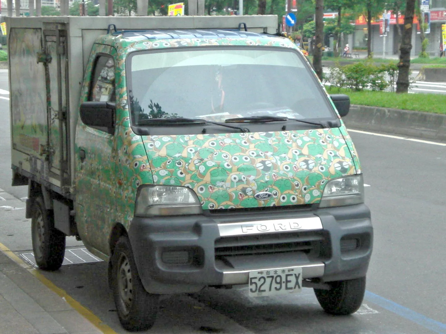 Mighty Media 5279-EX head on Section 1, Zhonghua Road 20100527