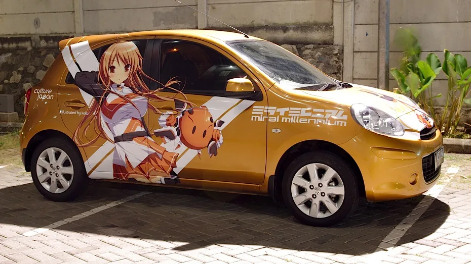 Mirai Millennium itasha, right side (7868708744)