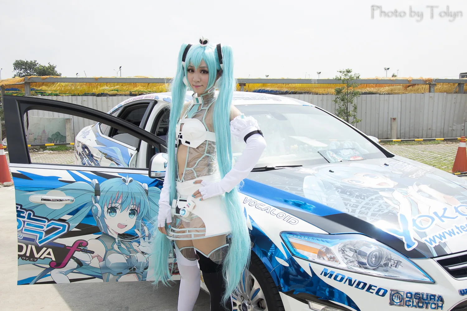 FFTC Hatsune Miku cosplayer and itasha 20140816