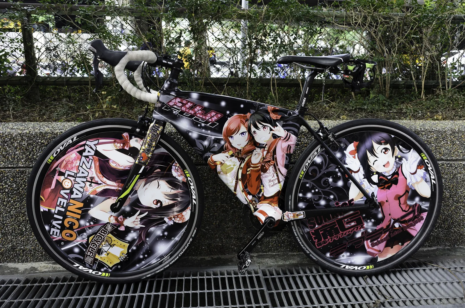 Maki Nishikino and Nico Yazawa itachari 20151025a