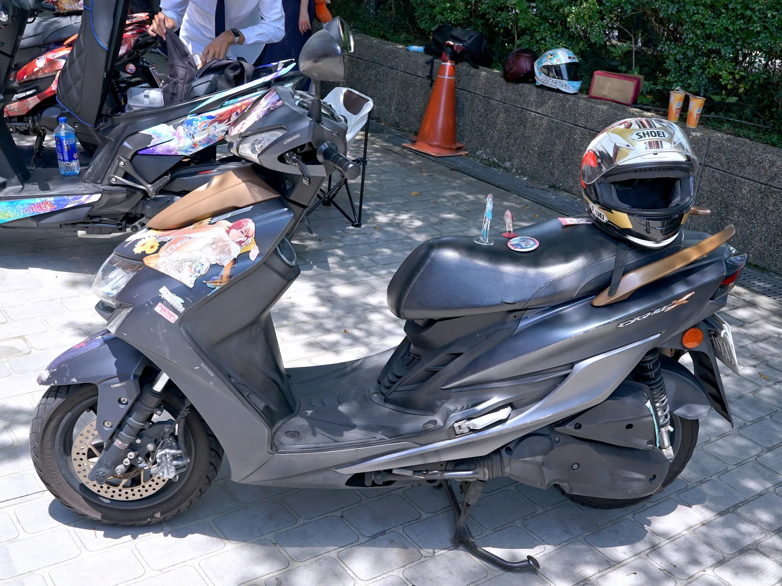 Madoka Higuchi itansha left side and helmet 20240811b