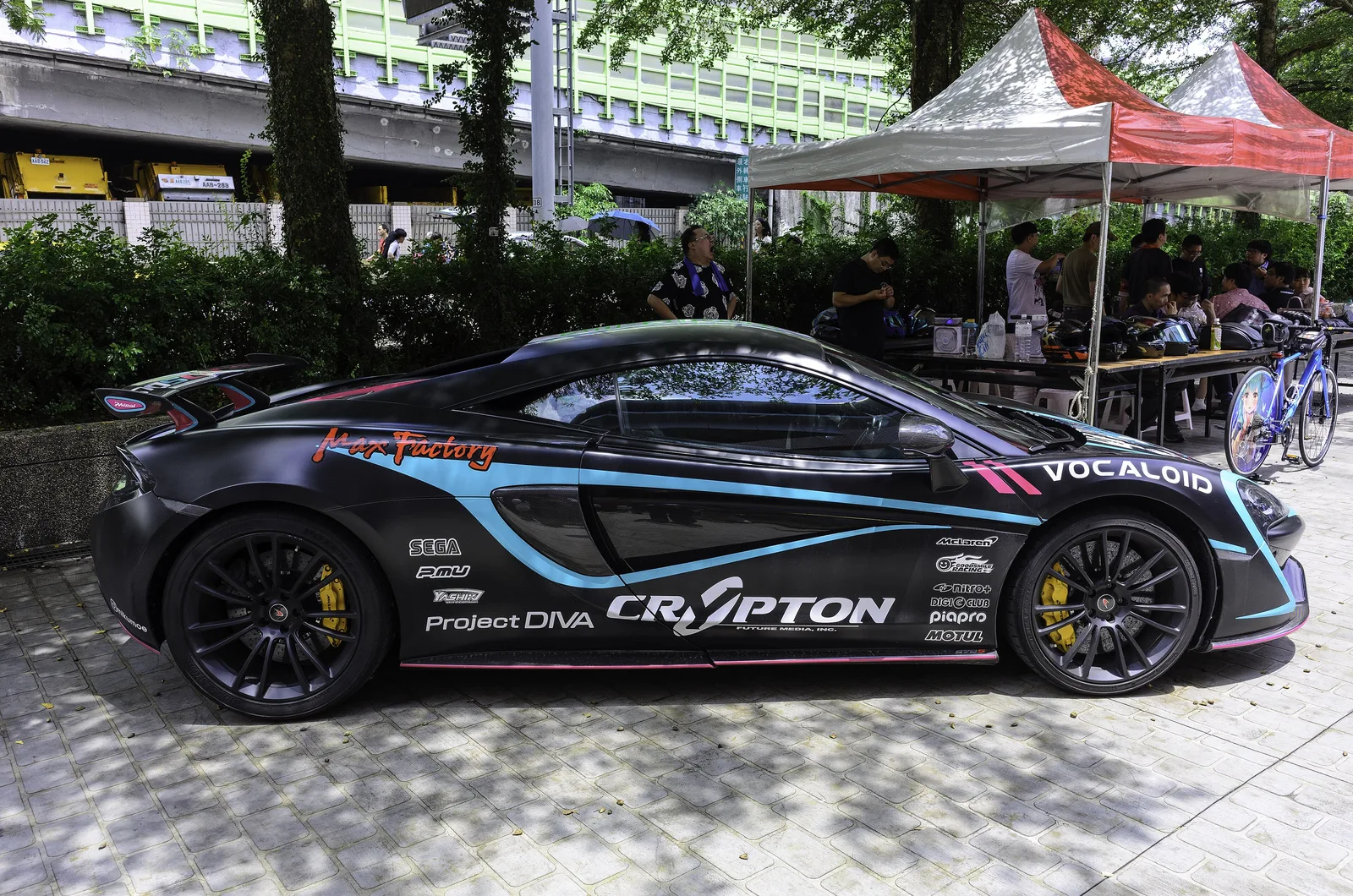 Hatsune Miku itasha BQD-5705 right side and Uruha Rushia itachari end 20230812