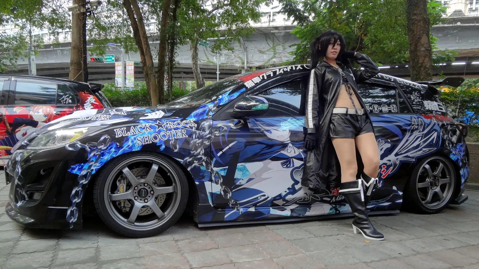Black Rock Shooter cosplayer and 5672-YB 20181208a