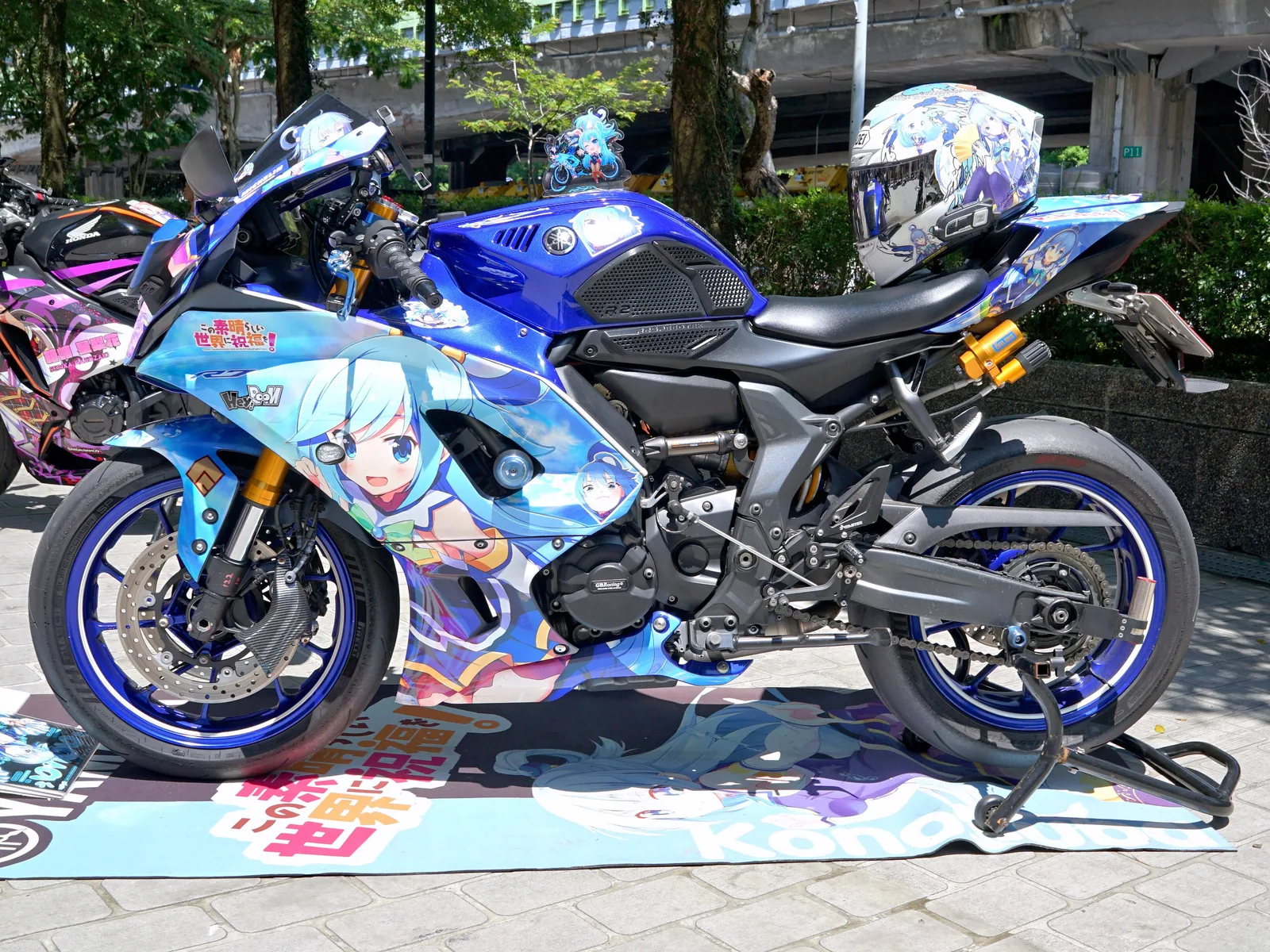 Aqua YZF-R7 itansha left side and Aqua helmet 20240811a