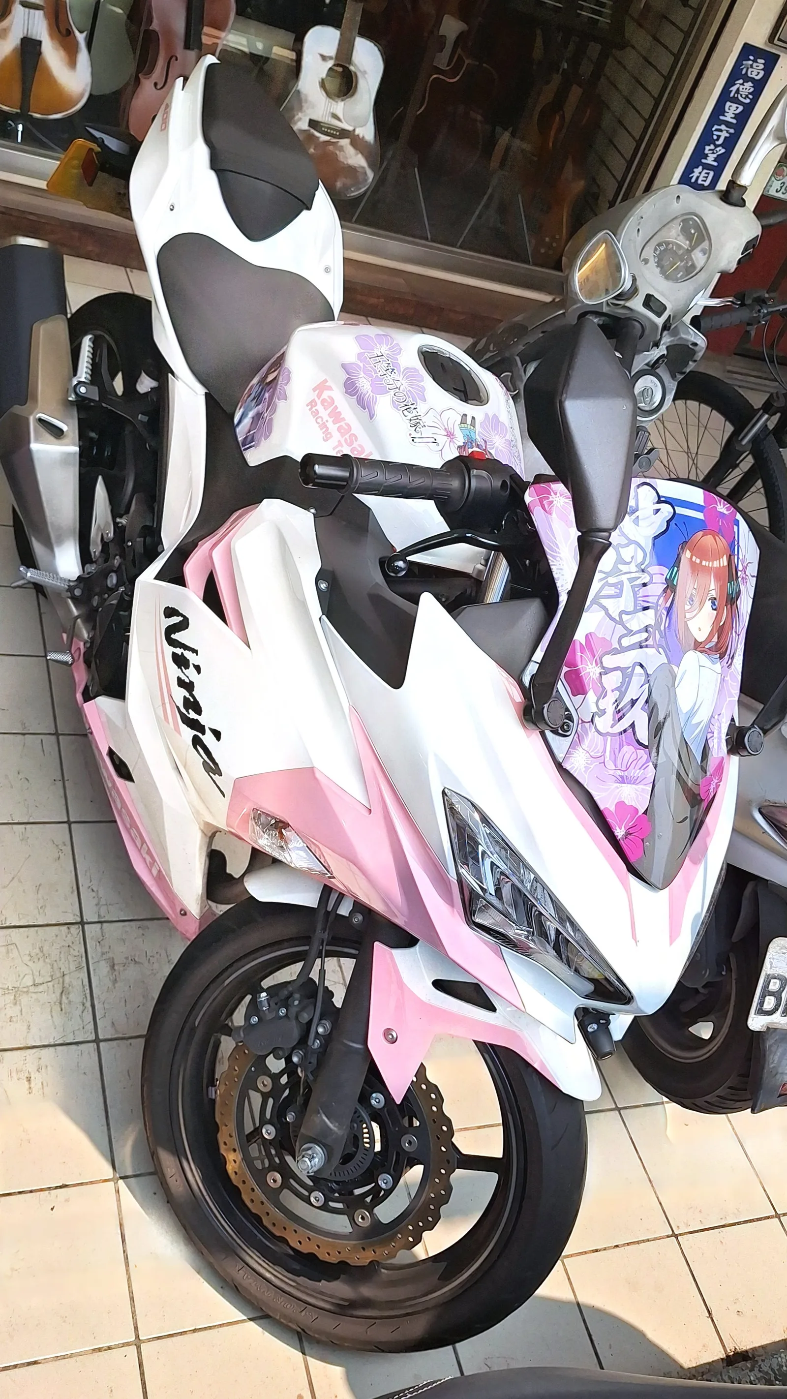 Miku Nakano itansha LBE-0039 head on Wenlin Road 20260411