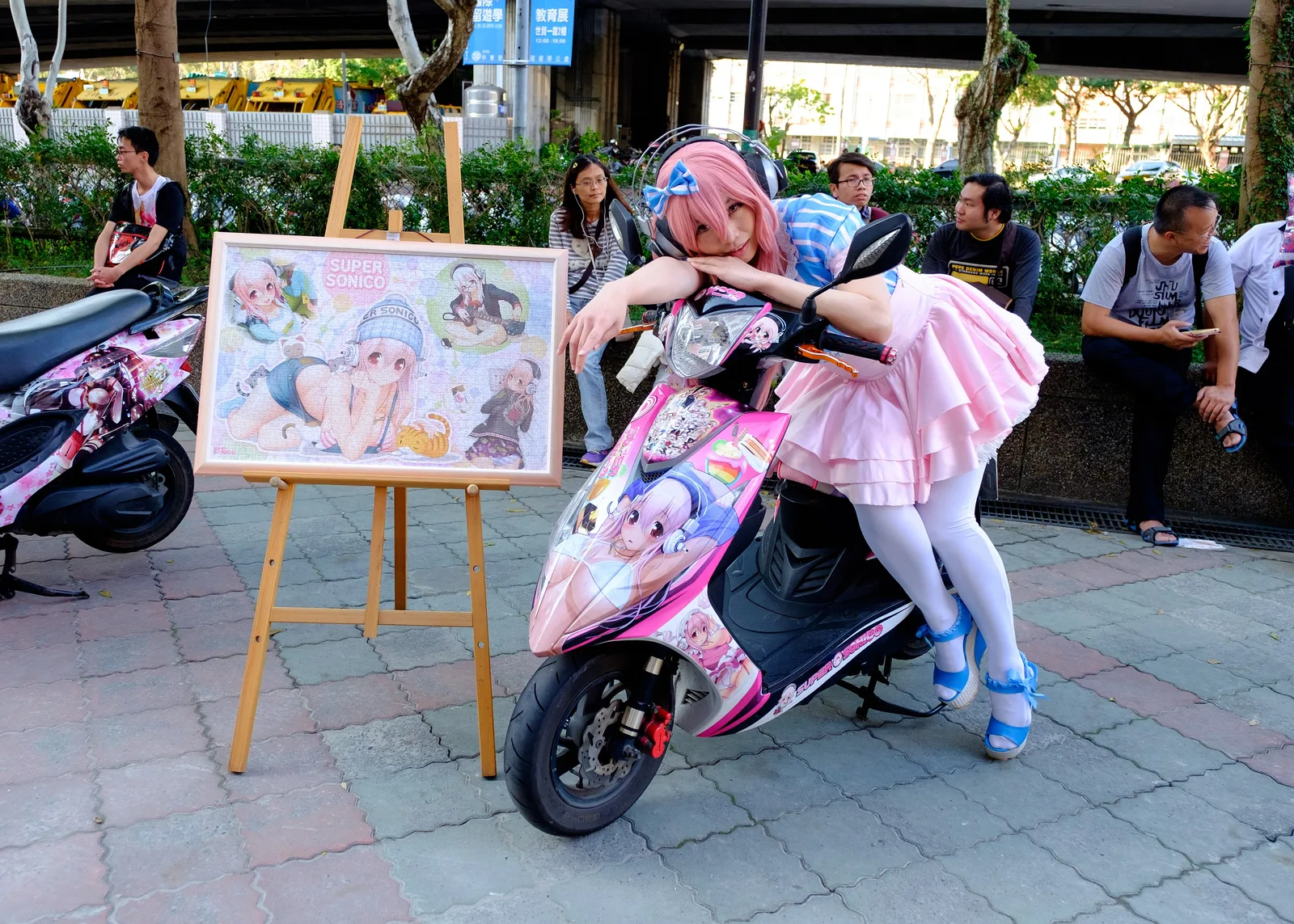 Cosplayer of Super Sonico with Itansha and Jigsaw Puzzle at CWT42 20160213