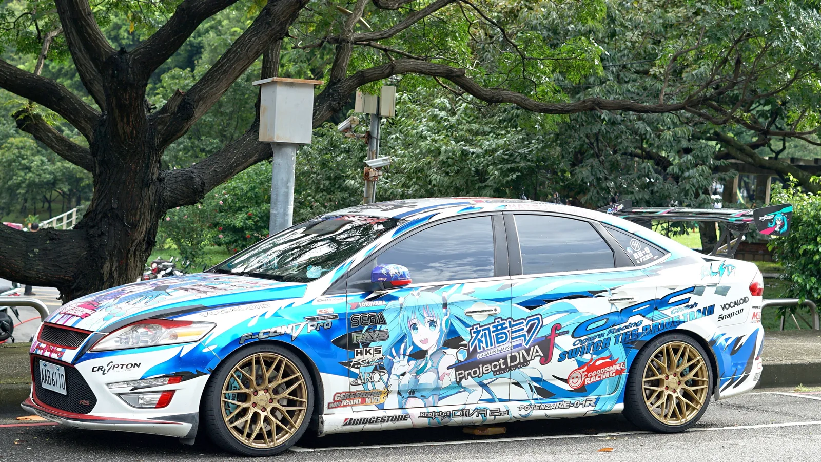 Hatsune Miku itasha AAB-6110 left side at World Trade Park 20230827