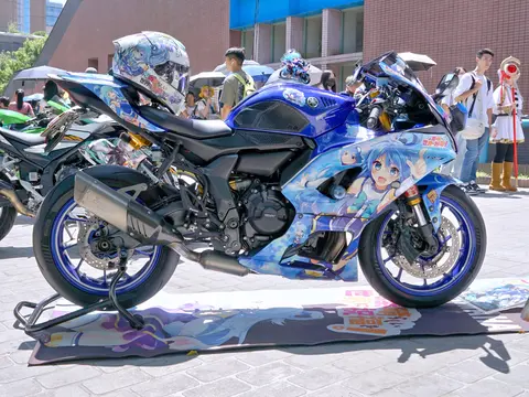 Aqua YZF-R7 itansha right side, Aqua helmet and Frieren 20240811a