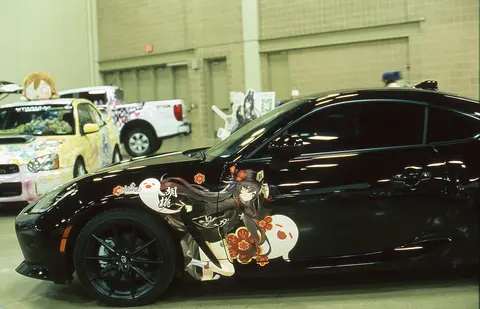 Left side view of Hu Tao itasha at San Japan (54235752652)