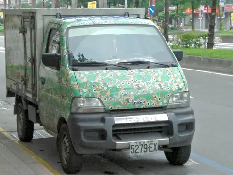 Mighty Media 5279-EX head on Section 1, Zhonghua Road 20100527