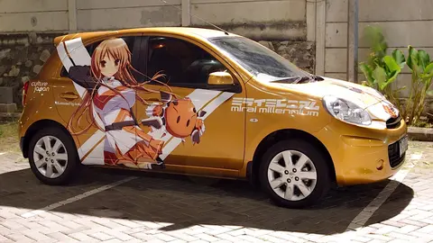 Mirai Millennium itasha, right side (7868708744)