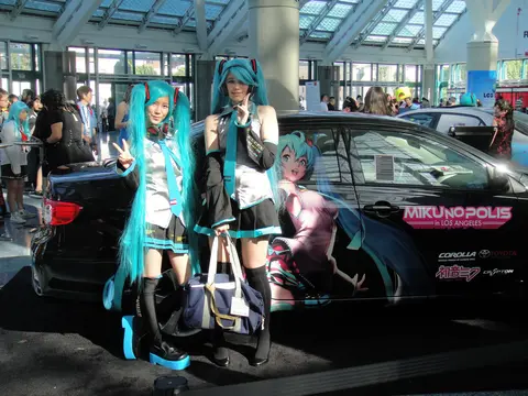 Cosplayers and itasha of Hatsune Miku at Anime Expo 20110701