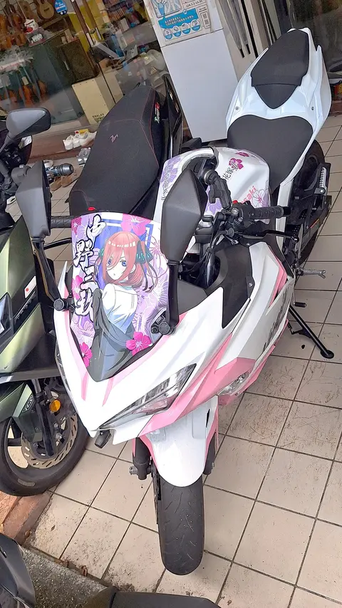 Miku Nakano itansha LBE-0039 head on Wenlin Road 20260419