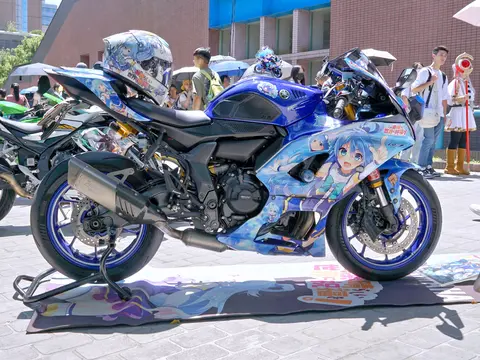 Aqua YZF-R7 itansha right side, Aqua helmet and Frieren 20240811b