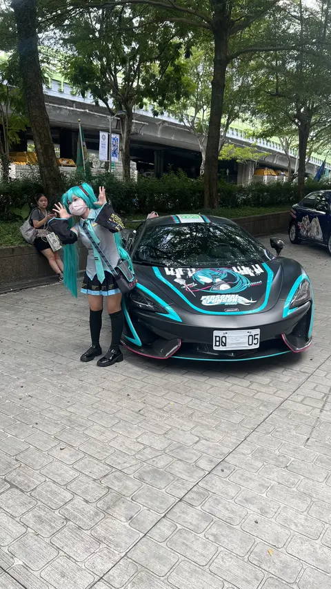 Cosplayer of Hatsune Miku and Hatsune Miku itasha BQD-5705 head 20230813