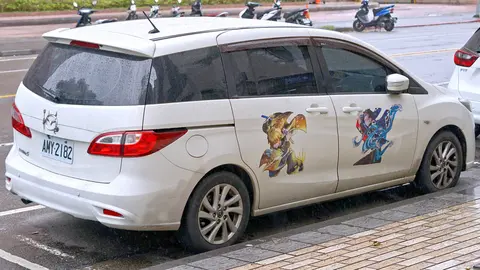 Mazda5 AMY-2182 right side at 7-Eleven Chongyang Store 20250101