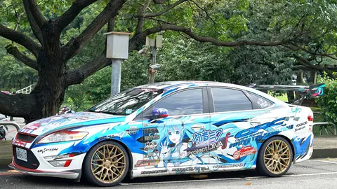 Hatsune Miku itasha AAB-6110 left side at World Trade Park 20230827